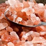 A troca do sal branco pelo sal rosa vale a pena?